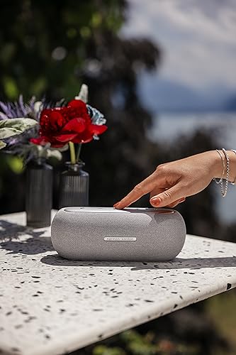 Harman Kardon Luna, Enceinte portable Bluetooth, autonomie de 12 h, étanche à l'eau et à la poussière IP67, son et basses puissantes, Gris – Image 7